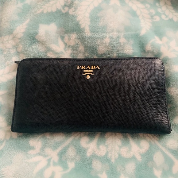 Prada Saffiano Leather wallet. Authentic - Picture 2 of 4